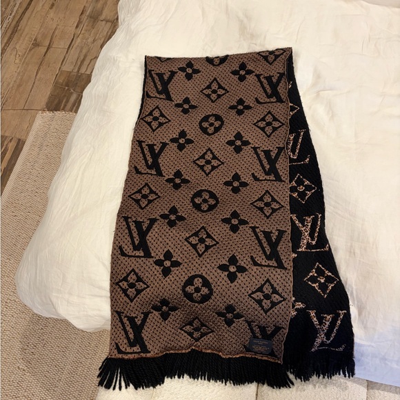 Louis Vuitton Accessories - Louis Vuitton Black and Brown Monogram Scarf authentic